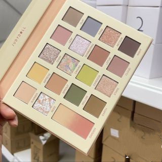 Oil Painting Summer Wilderness 20 Color Eyeshadow Palette